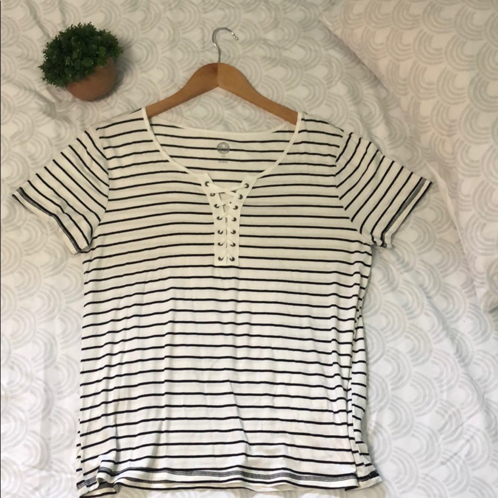 SO | Relaxed Stripes Lace-Up Tee